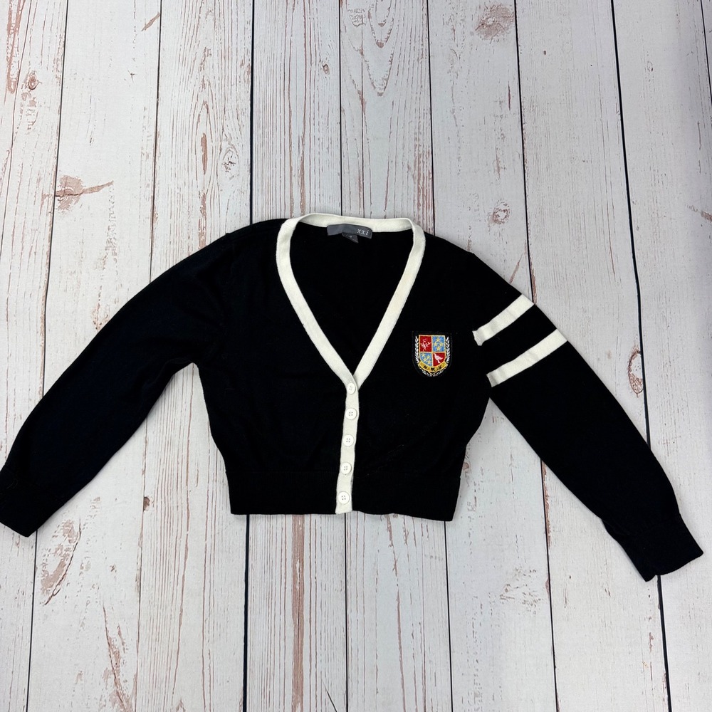 XXI Forever 21 Womens Cropped Cardigan Black Collegiate Crest Patch S